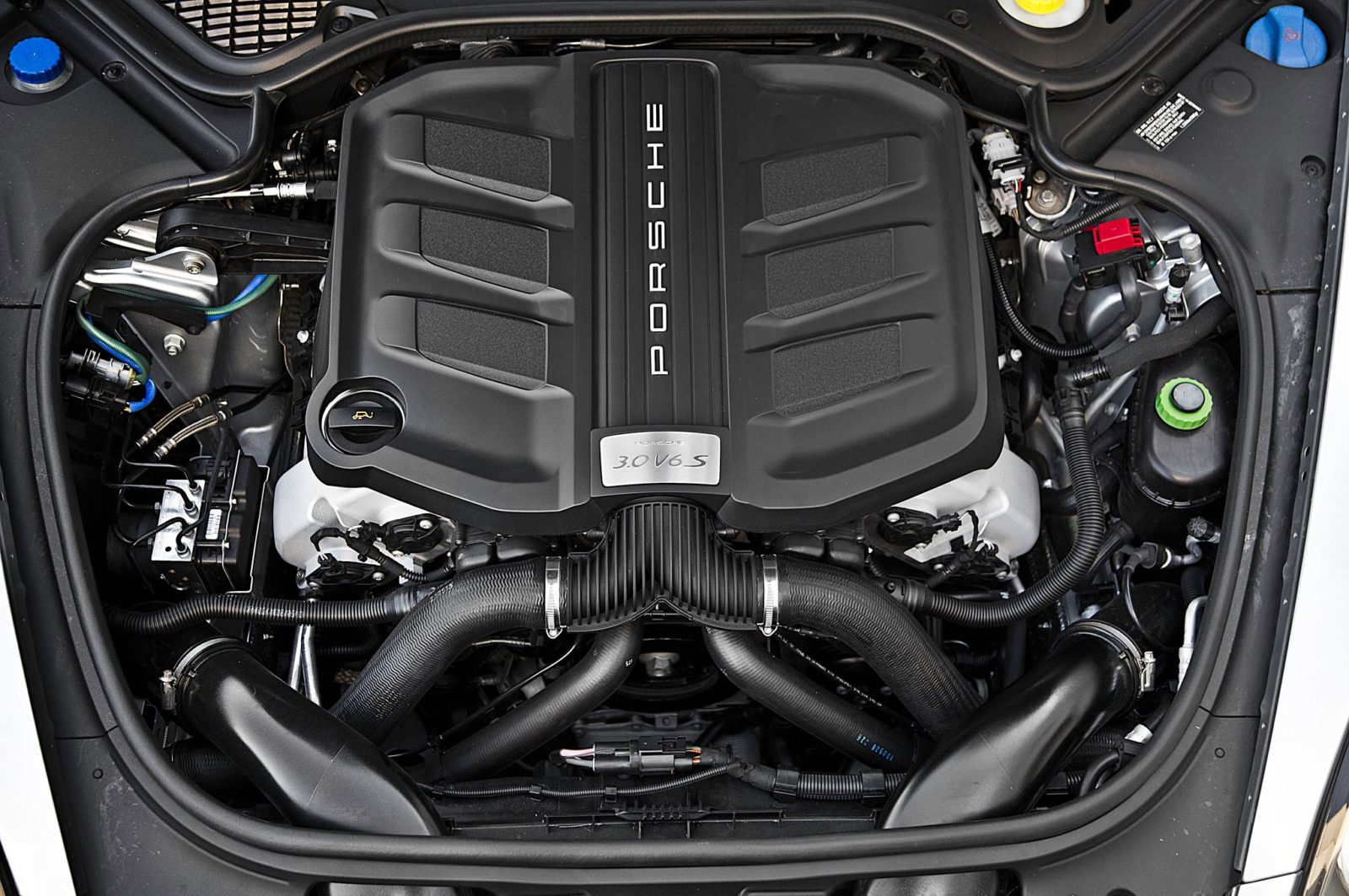 Какие элементы на Porsche Motors делают их моторы невероятно безопасными и надежными?